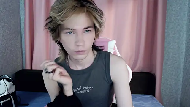 Snapshot of evan_reinhart chatting on September 28, 2025, 6:15 pm evan reinhart online show from September 28, 2025, 6:15 pm