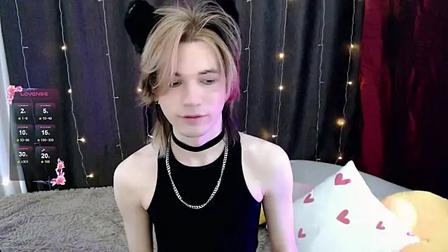 Snapshot of evan_reinhart chatting on November 6, 2025, 4:00 pm evan reinhart online show from November 6, 2025, 4:00 pm