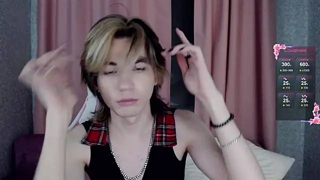 Snapshot of evan_reinhart chatting on October 15, 2025, 10:40 pm evan reinhart online show from October 15, 2025, 10:40 pm