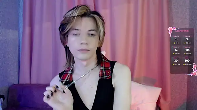 Snapshot of evan_reinhart chatting on October 16, 2025, 11:24 pm evan reinhart online show from October 16, 2025, 11:24 pm