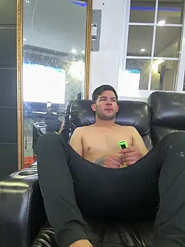 Snapshot of Moisesjrtapia chatting on February 24, 2026, 2:01 am Moisesjrtapia online show from February 24, 2026, 2:01 am