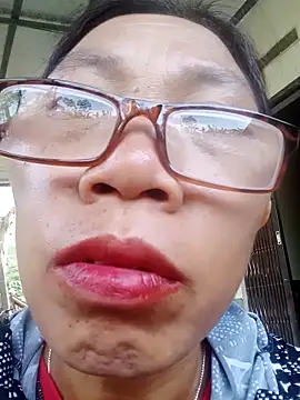 Snapshot of bella-bae chatting on October 12, 2025, 12:34 am bella-bae online show from October 12, 2025, 12:34 am