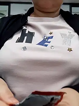 Kimkhaepretty online show from November 7, 2025, 3:11 am