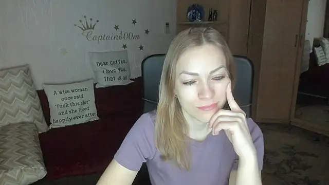 Tiffany Bates online show from December 3, 2025, 3:29 am