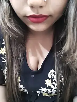 Miss Rose   online show from November 4, 2025, 6:33 pm