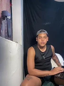 Snapshot of AaronMars_ chatting on October 1, 2025, 11:41 pm AaronMars  online show from October 1, 2025, 11:41 pm