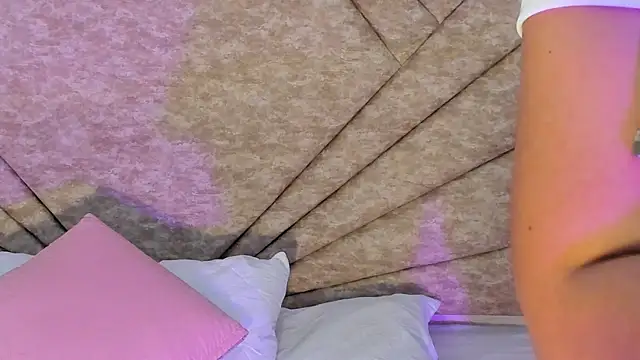 EmmaBlossom online show from January 13, 2026, 2:21 pm