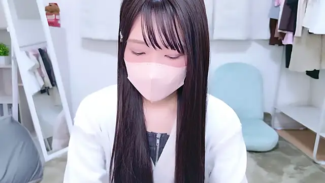 Snapshot of rinochi_ chatting on October 17, 2025, 12:51 pm rinochi  online show from October 17, 2025, 12:51 pm