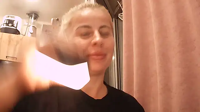 Snapshot of Miravynn chatting on March 27, 2026, 6:09 pm Miravynn online show from March 27, 2026, 6:09 pm