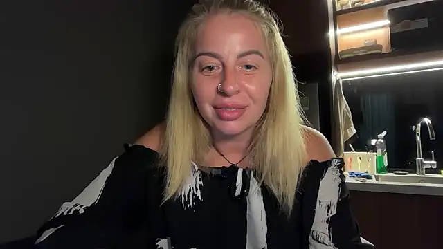 Snapshot of Miravynn chatting on February 24, 2026, 5:25 pm Miravynn online show from February 24, 2026, 5:25 pm