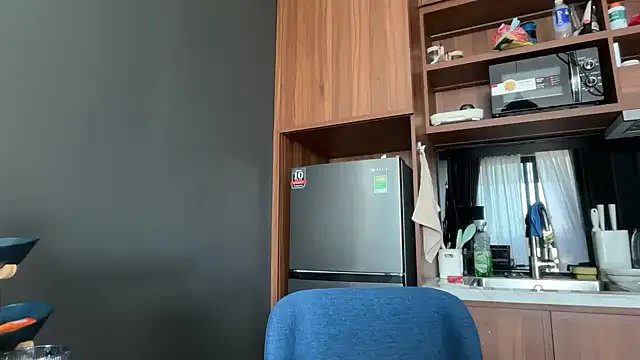 Snapshot of Miravynn chatting on March 1, 2026, 8:25 am Miravynn online show from March 1, 2026, 8:25 am