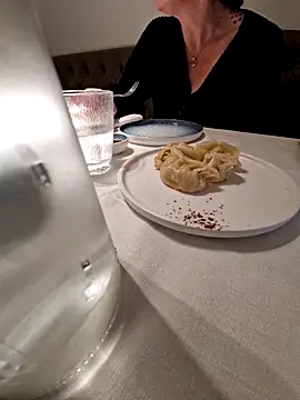 Snapshot of candymaxxx chatting on February 24, 2026, 11:44 am candymaxxx online show from February 24, 2026, 11:44 am