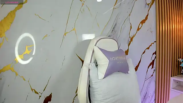 meridacute  online show from October 21, 2025, 8:08 pm