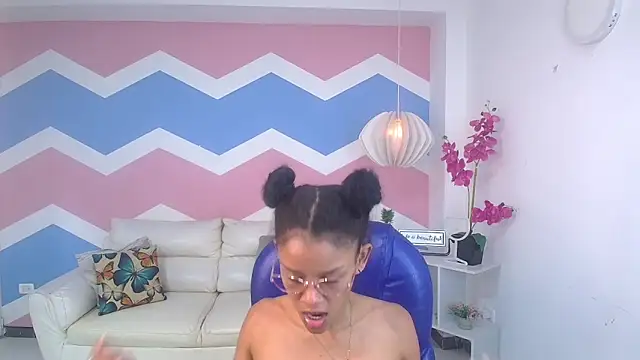 adisson petite1 online show from October 6, 2025, 12:28 pm