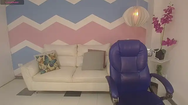 adisson petite1 online show from October 1, 2025, 11:19 pm