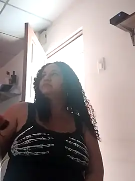 MEYBELLATINA online show from April 4, 2026, 9:43 pm