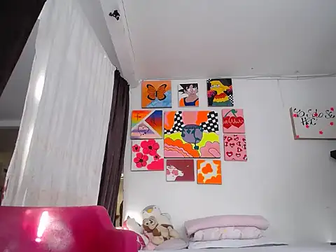 Nahomyyy online show from November 19, 2025, 12:05 pm