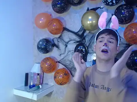 Aaron Foxxx online show from October 27, 2025, 1:34 pm