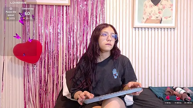 Snapshot of Abrilmirren chatting on February 19, 2026, 11:07 am Abrilmirren online show from February 19, 2026, 11:07 am