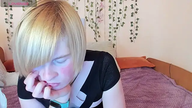 Cattie w  online show from October 24, 2025, 3:05 am