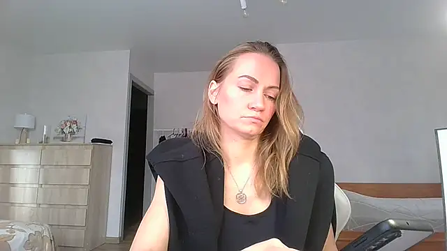 Snapshot of Thavione chatting on February 11, 2026, 8:58 am Thavione online show from February 11, 2026, 8:58 am