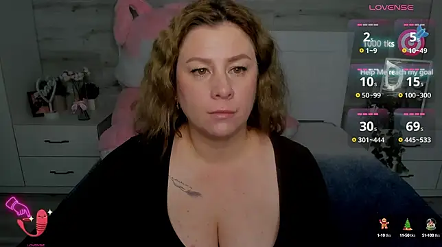 Snapshot of LoraBlaze chatting on October 13, 2025, 7:21 am LoraBlaze online show from October 13, 2025, 7:21 am