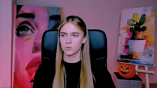 JuneWoods online show from November 1, 2025, 11:04 am