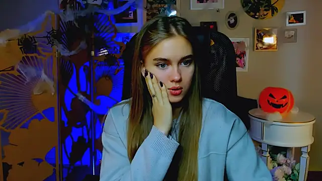 JuneWoods online show from October 30, 2025, 8:12 am