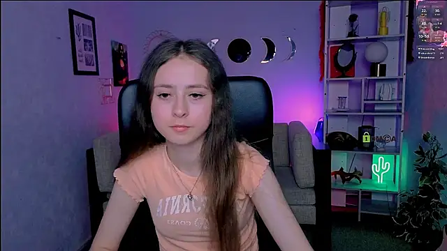 Snapshot of rebecca_smile chatting on June 1, 2026, 12:38 pm rebecca smile online show from June 1, 2026, 12:38 pm