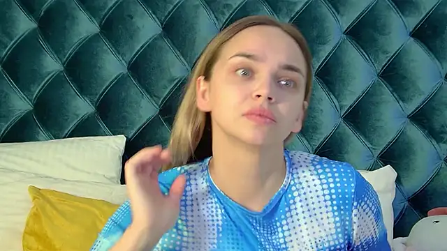 Snapshot of AnitaVenture chatting on October 1, 2025, 4:06 am AnitaVenture online show from October 1, 2025, 4:06 am