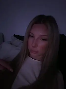 Snapshot of blondeeee chatting on February 23, 2026, 6:08 pm blondeeee online show from February 23, 2026, 6:08 pm