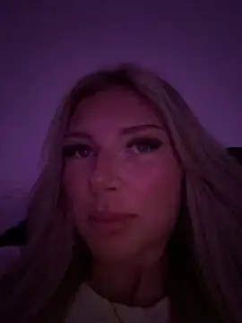 blondeeee online show from April 13, 2026, 4:22 pm