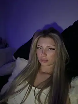 Snapshot of blondeeee chatting on February 8, 2026, 4:59 pm blondeeee online show from February 8, 2026, 4:59 pm