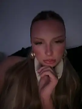 Snapshot of blondeeee chatting on February 20, 2026, 5:26 pm blondeeee online show from February 20, 2026, 5:26 pm