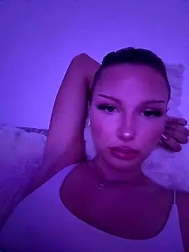 Snapshot of blondeeee chatting on January 8, 2026, 6:25 pm blondeeee online show from January 8, 2026, 6:25 pm