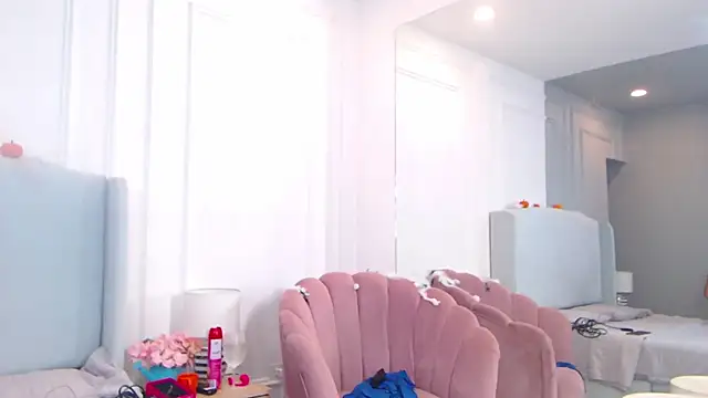 ChantalGarner online show from November 5, 2025, 1:14 pm