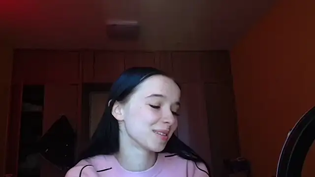 Emilia Light online show from April 22, 2026, 6:31 am