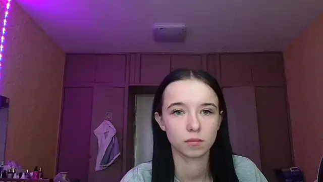 Emilia Light online show from April 8, 2026, 6:48 am