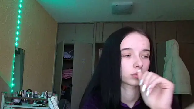 Emilia Light online show from January 17, 2026, 1:04 pm