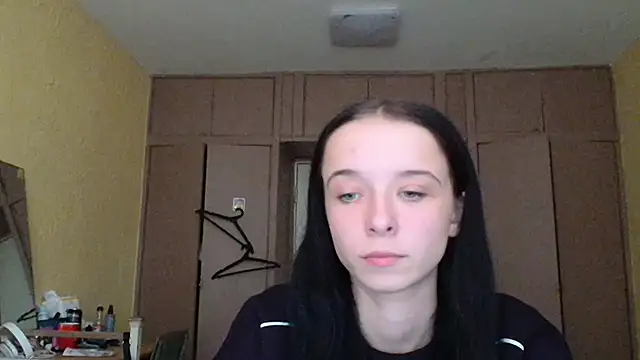 Emilia Light online show from October 12, 2025, 9:10 am