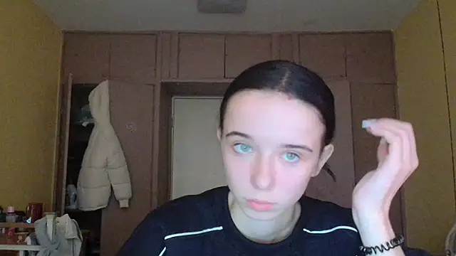 Emilia Light online show from November 5, 2025, 9:56 am