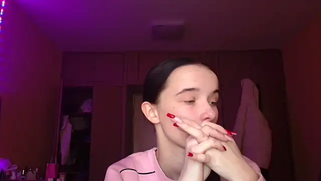 Emilia Light online show from March 3, 2026, 7:37 am