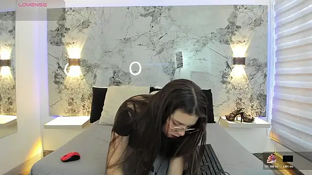 ZOE LE online show from March 11, 2026, 11:48 am