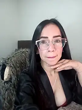 Snapshot of YaraDuartee chatting on March 21, 2026, 2:24 am YaraDuartee online show from March 21, 2026, 2:24 am