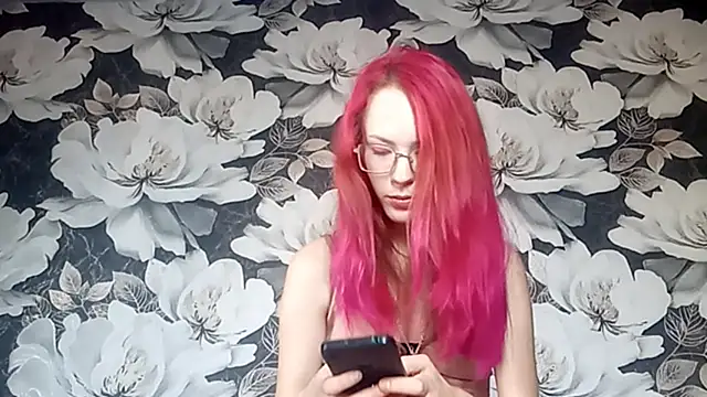 LiaCusson online show from October 8, 2025, 1:51 am