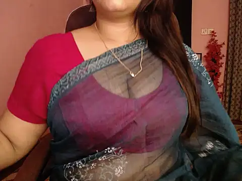 Queen Homaira online show from October 3, 2025, 10:39 am