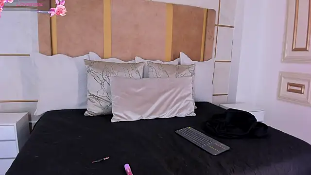 NaylaGrey online show from December 5, 2025, 12:04 pm