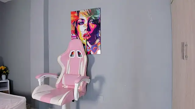 Snapshot of Athenea__fox chatting on December 20, 2025, 11:57 am Athenea fox online show from December 20, 2025, 11:57 am