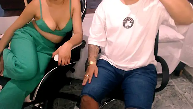 Snapshot of Charly_and_laura chatting on October 11, 2025, 7:26 pm Charly and laura online show from October 11, 2025, 7:26 pm