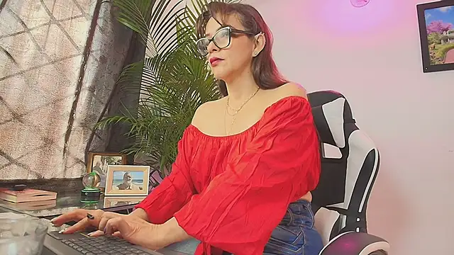 Carol Miss2 online show from November 1, 2025, 12:21 pm